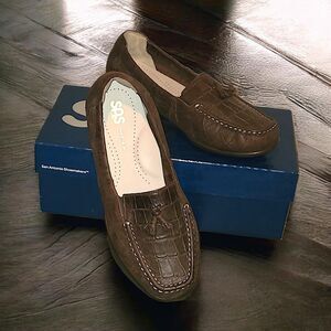 NIB SAS Hope Women's Croc-Embossed Loafers